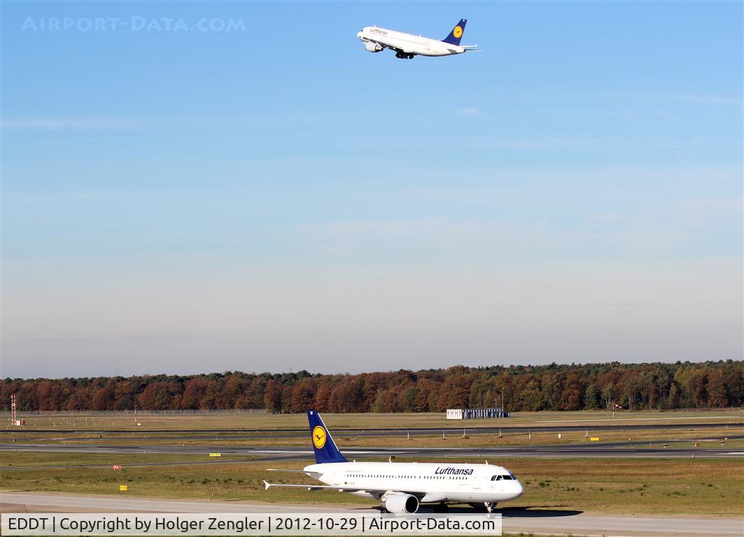 Tegel International Airport (closing in 2011), Berlin Germany (EDDT) - Outgoing and incoming traffic along visitor´s terrace...