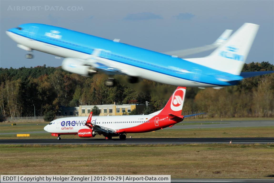 Tegel International Airport (closing in 2011), Berlin Germany (EDDT) - Traffic on both runways 26L and 26R.