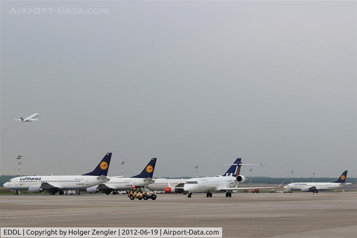 Düsseldorf International Airport, Düsseldorf Germany (EDDL) - Coming and going of short-range aircraft.....