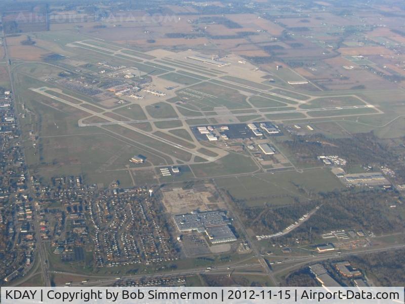 James M Cox Dayton International Airport (DAY) - Looking west from 6500'