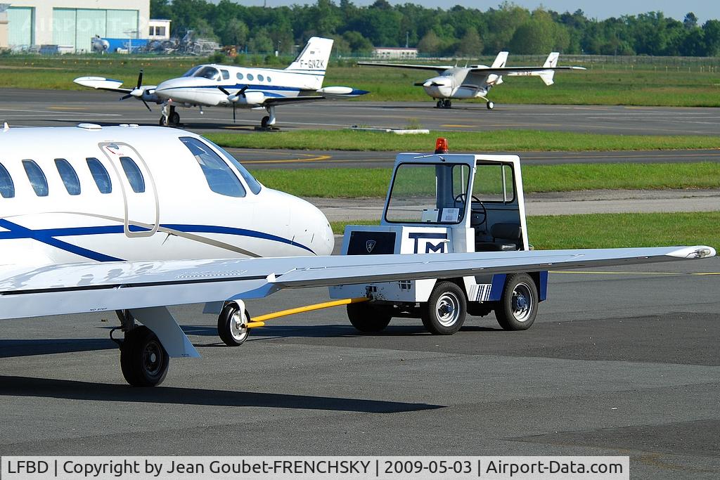 Bordeaux Airport, Merignac Airport France (LFBD) - parking Airlec