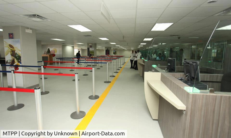 Port-au-Prince International Airport (Toussaint Louverture Int'l), Port-au-Prince Haiti (MTPP) - Arrival area to the immigration check-in at the Toussaint Louverture International Airport of Port-au-Prince