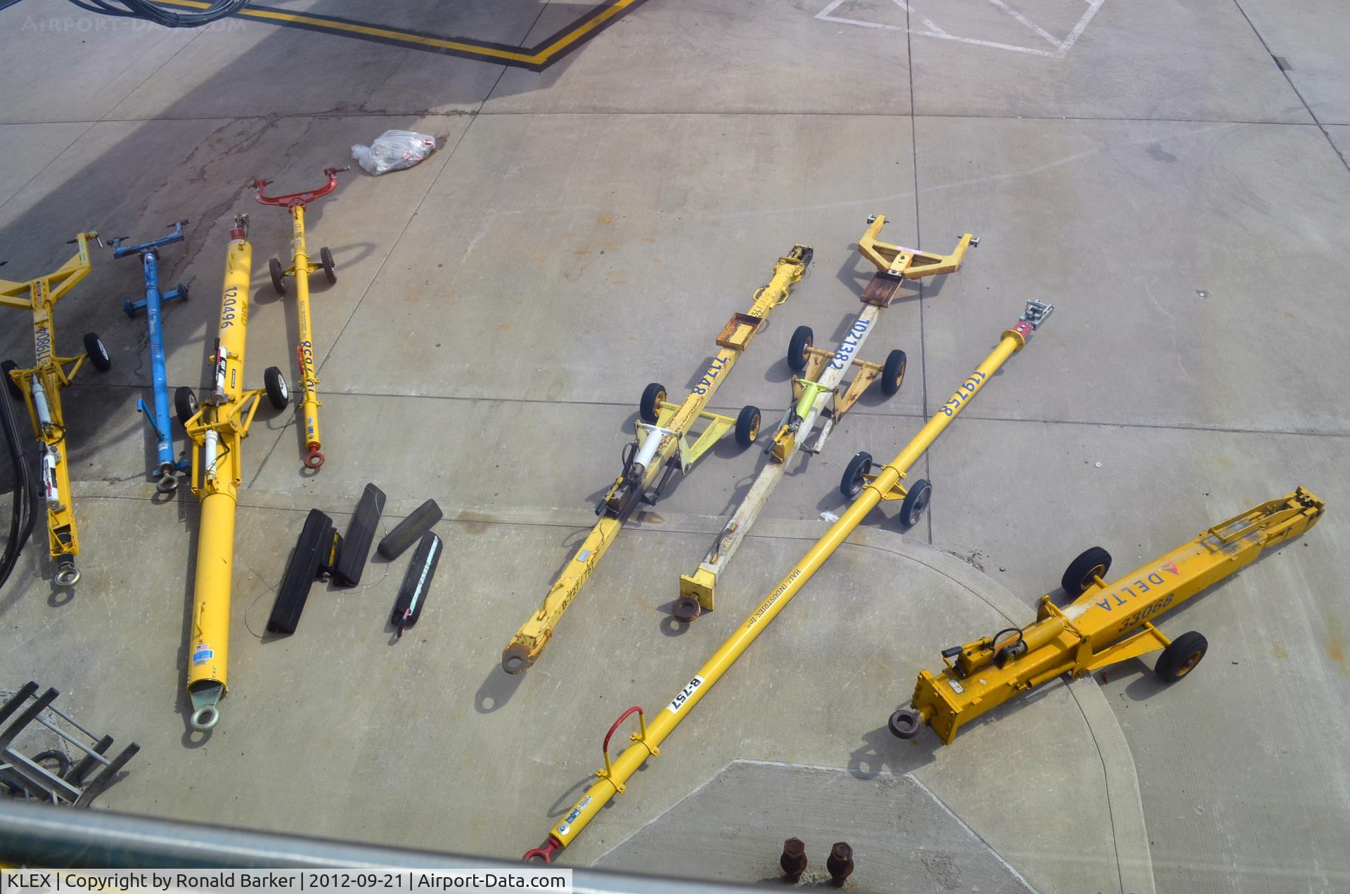 Blue Grass Airport (LEX) - Tow bars