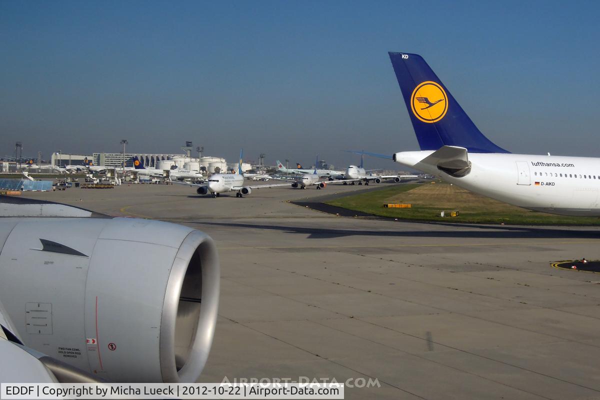 Frankfurt International Airport, Frankfurt am Main Germany (EDDF) - Busy queue at the threshold - taken from A340-600 D-AIHI