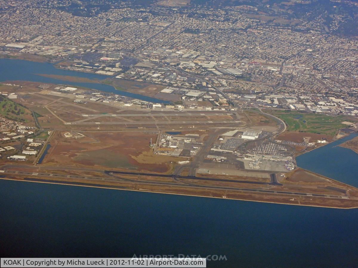 Metropolitan Oakland International Airport (OAK) - Oakland, taken from UA's A319 N813UA