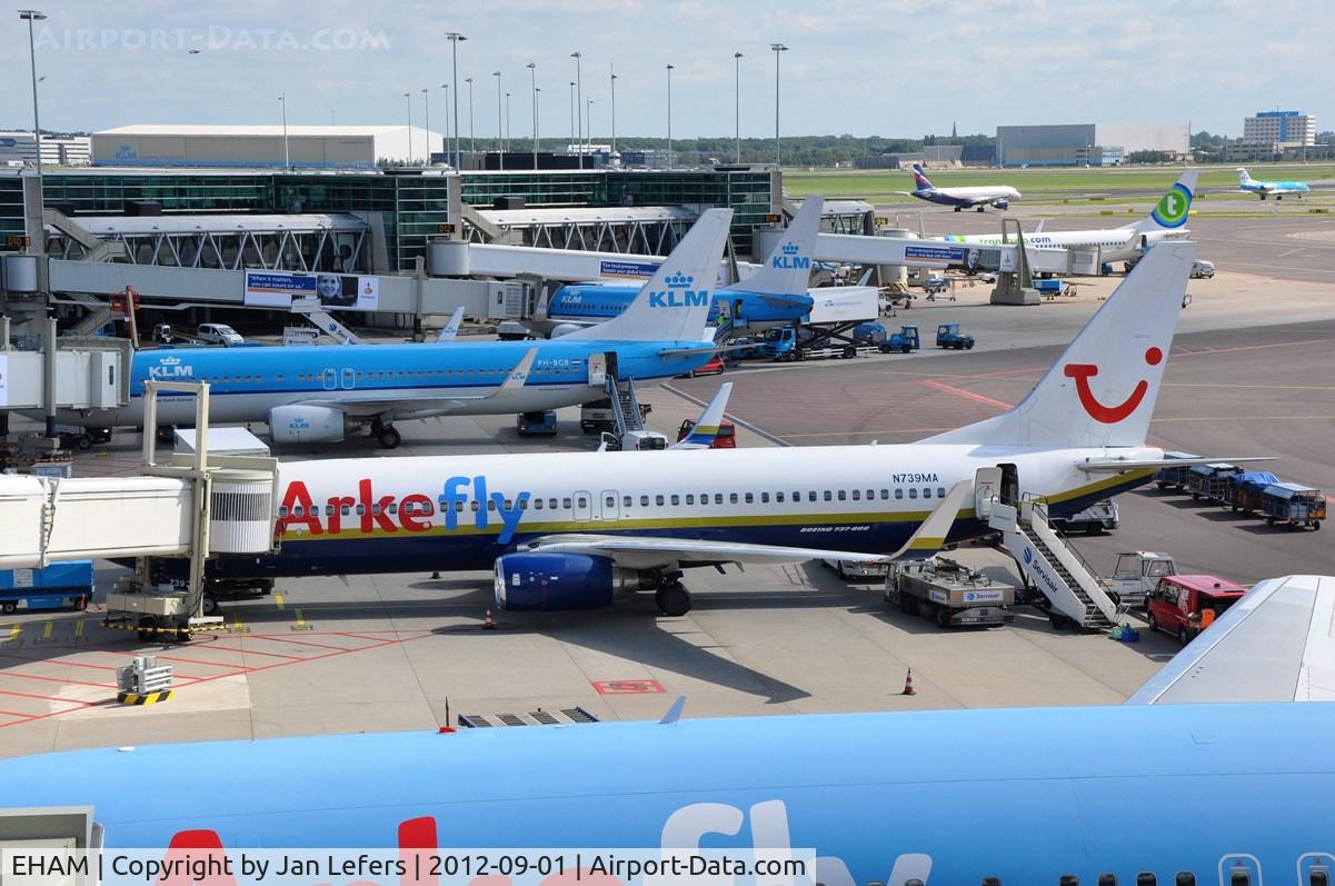 Amsterdam Schiphol Airport, Haarlemmermeer, near Amsterdam Netherlands (EHAM) - Schiphol Amsterdam Platform