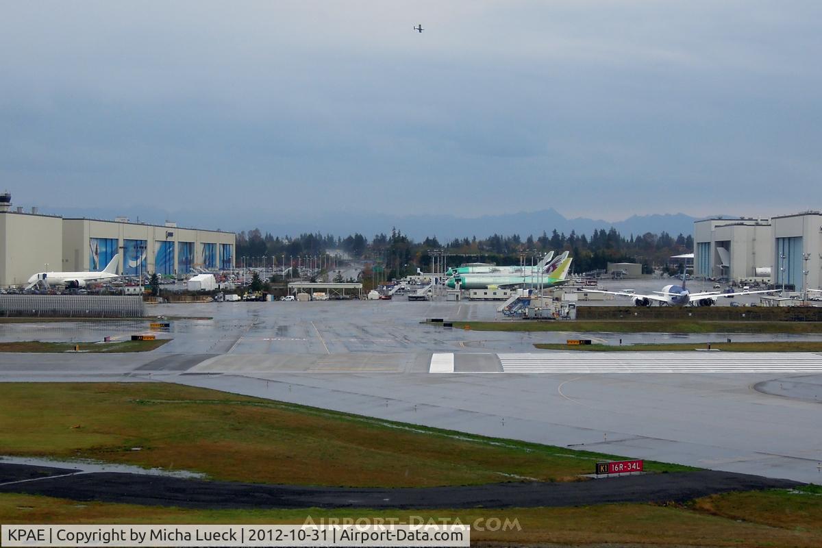 Snohomish County (paine Fld) Airport (PAE) - The world's largest building by volume on the left: The production lines for B 747/767/777/787