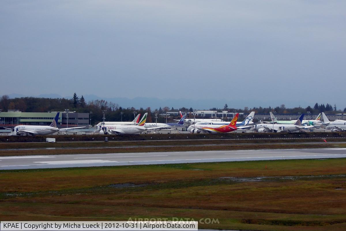 Snohomish County (paine Fld) Airport (PAE) - So many beautiful liveries - where to look first?
