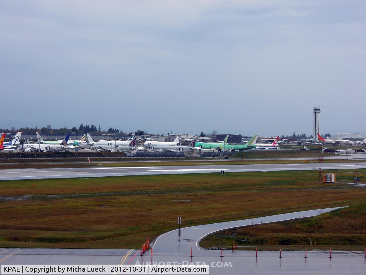 Snohomish County (paine Fld) Airport (PAE) - Looks like chaos, but it's not :)