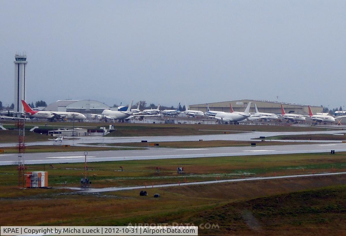 Snohomish County (paine Fld) Airport (PAE) - 2 white B747-8 freighters, 4 AI B 787s, and much more :)