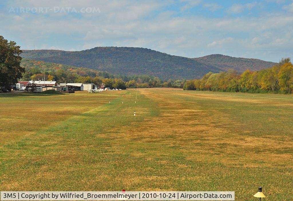 Moontown Airport (3M5) - Seen on my spotter tour 2010. Thank you to the employees of this airfield to let me make the pictures.
