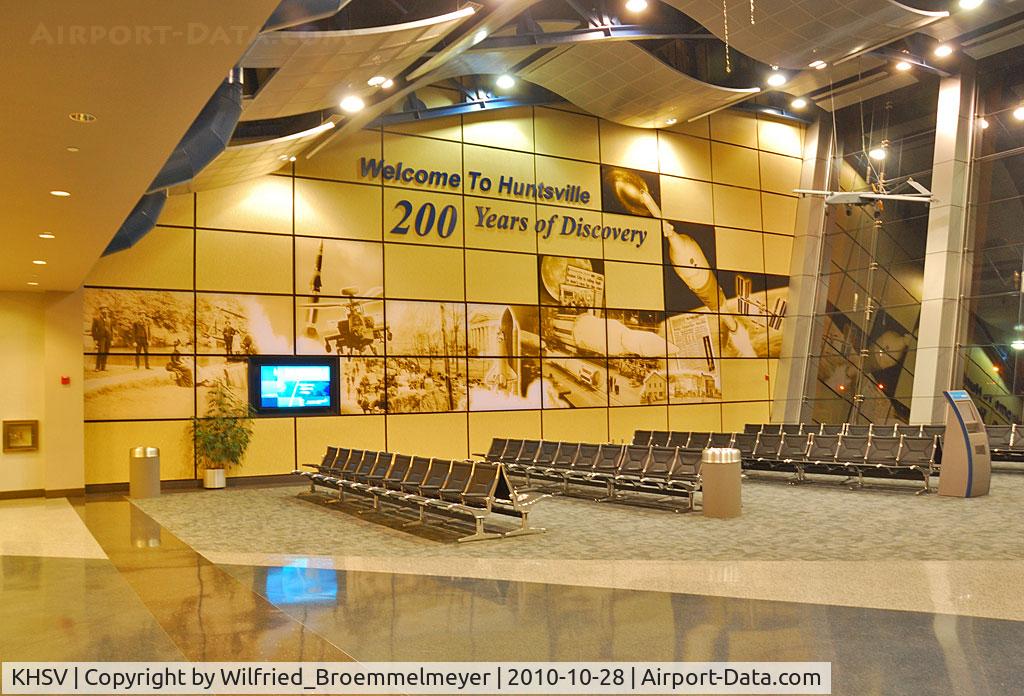 Huntsville Intl-carl T Jones Field Airport (HSV) - After thirty years back in Huntsville,AL. Nice new Terminal.