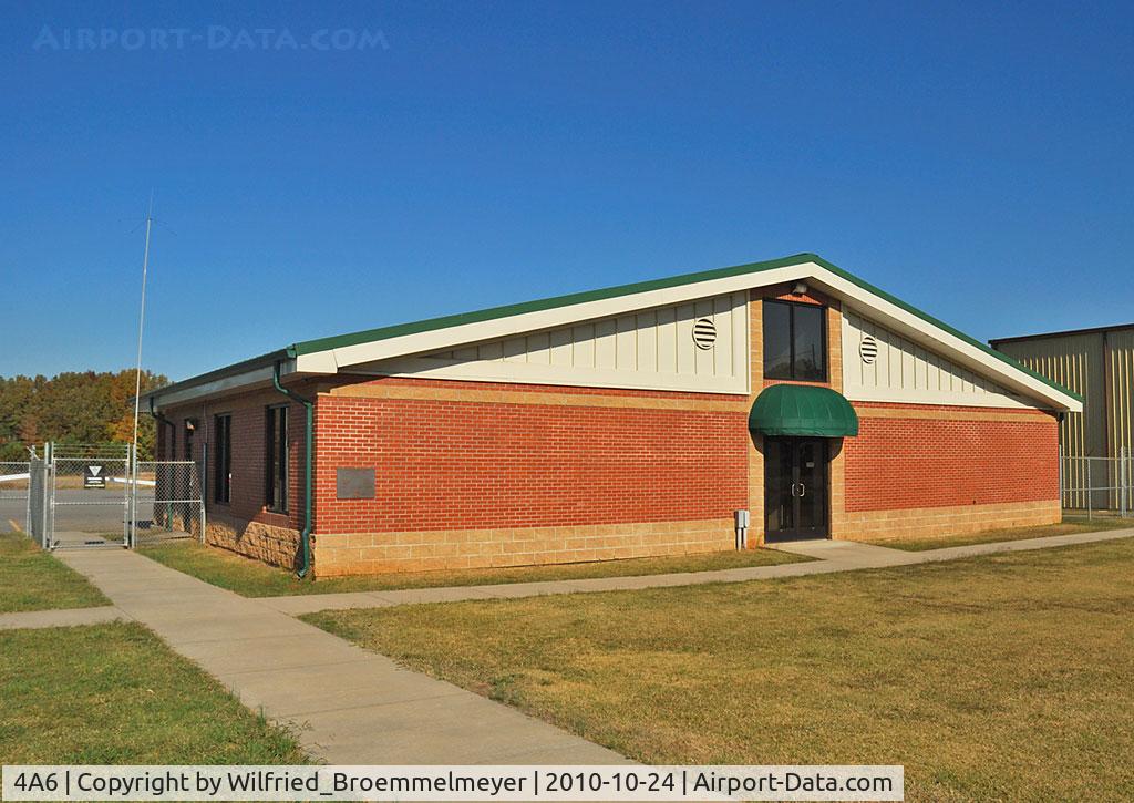Scottsboro Muni-word Field Airport (4A6) - The Terminal Building at Scottsboro, AL.