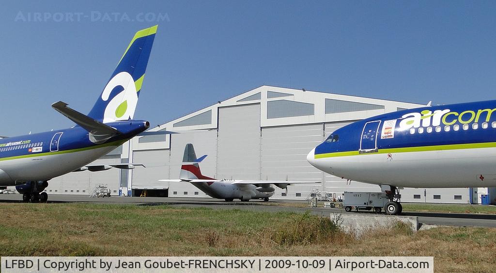 Bordeaux Airport, Merignac Airport France (LFBD) - AIR COMET