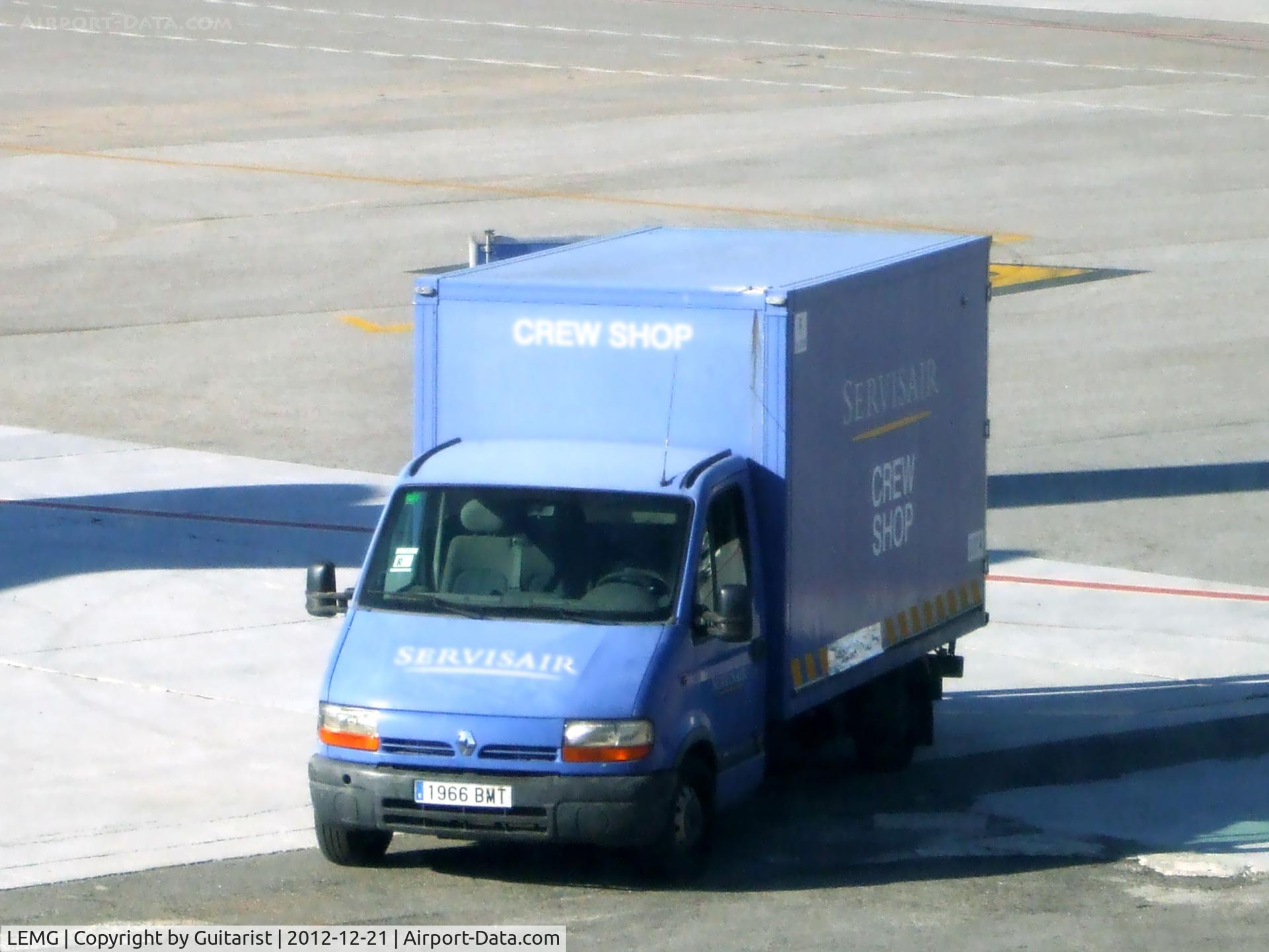 Málaga Airport, Málaga Spain (LEMG) - Its nice to see the flight crews get well looked after