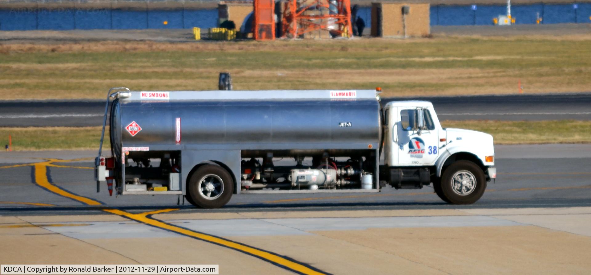 Ronald Reagan Washington National Airport (DCA) - Fuel truck 38