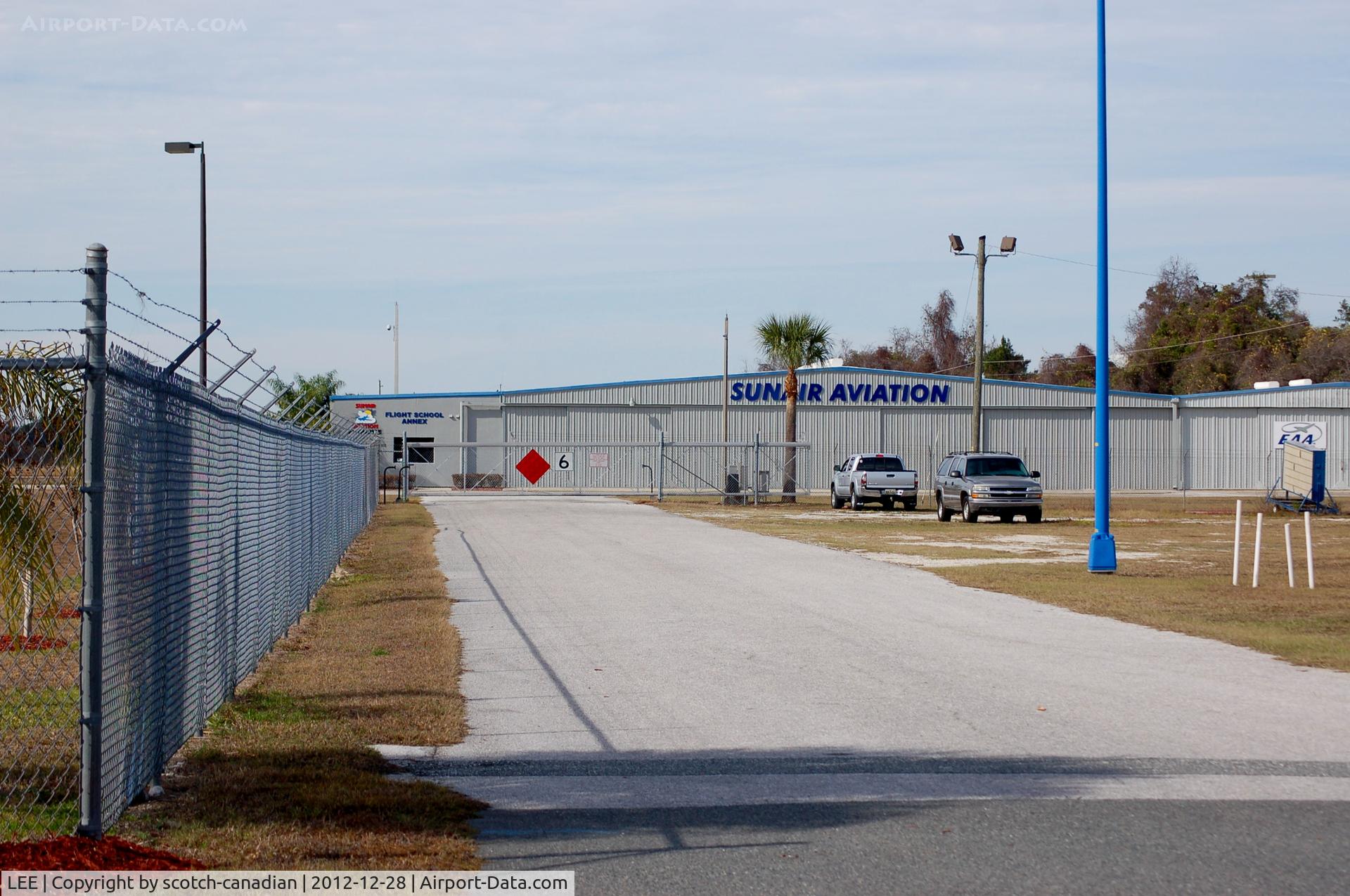 Leesburg International Airport (LEE) - Sunair Aviation Flight School Annex at Leesburg International Airport, Leesburg, FL 