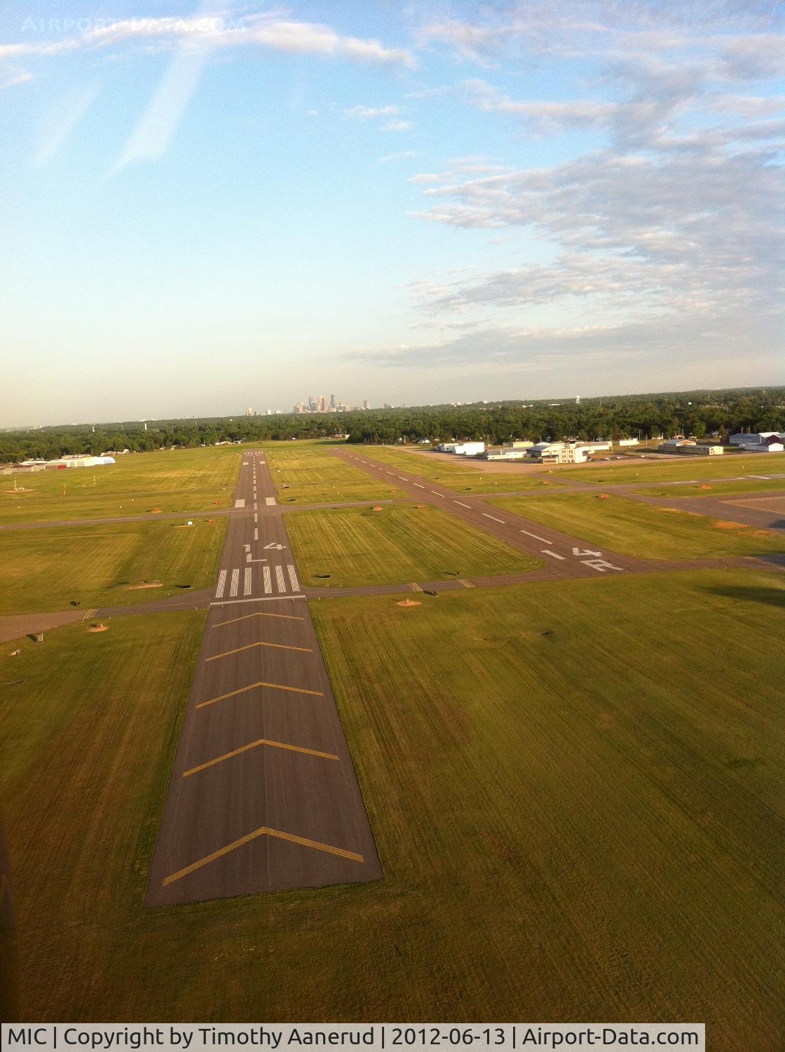 Crystal Airport (MIC) - Approach ends of Rwy 14L and 14R
