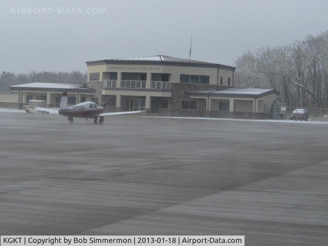 Gatlinburg-pigeon Forge Airport (GKT) - FBO facility on the west end of the field.