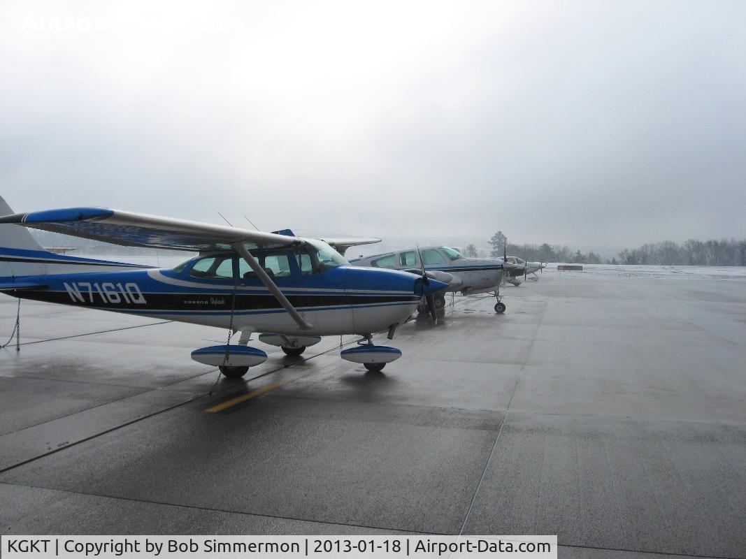 Gatlinburg-pigeon Forge Airport (GKT) - Foggy beginning to lift.