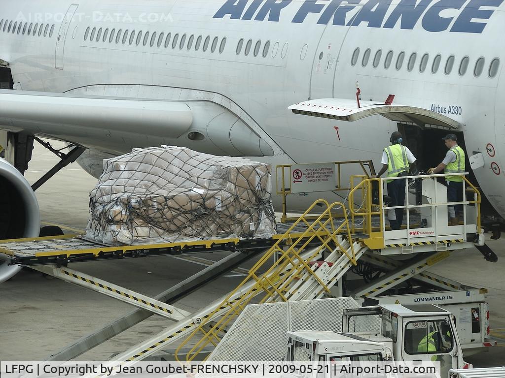 Paris Charles de Gaulle Airport (Roissy Airport), Paris France (LFPG) - 777 AF to JFK