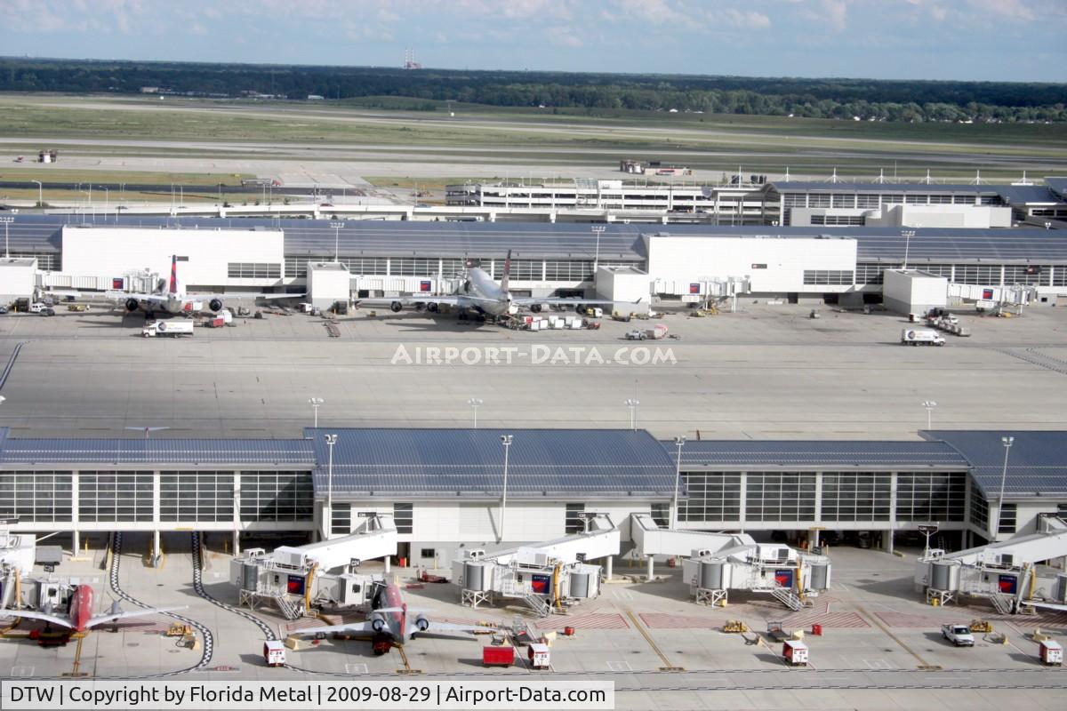 Detroit Metropolitan Wayne County Airport (DTW) - Detroit's McNamara Terminal