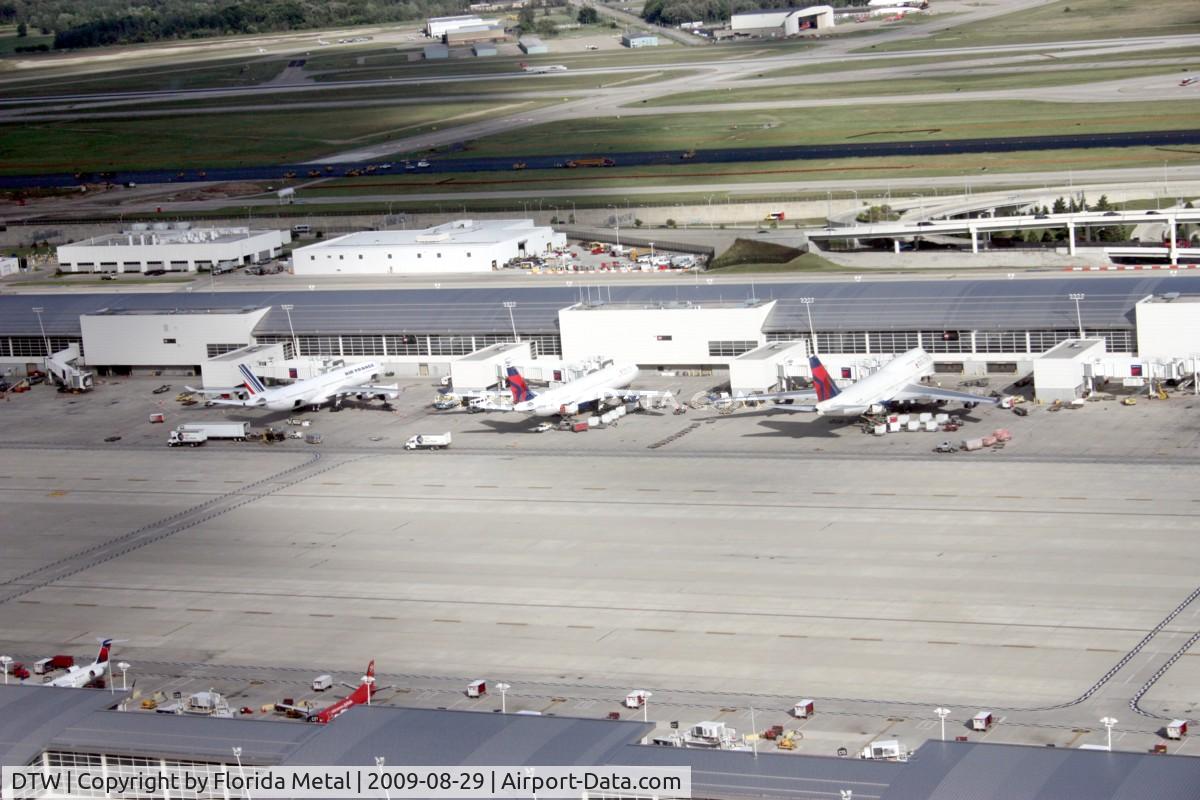 Detroit Metropolitan Wayne County Airport (DTW) - McNamara Terminal
