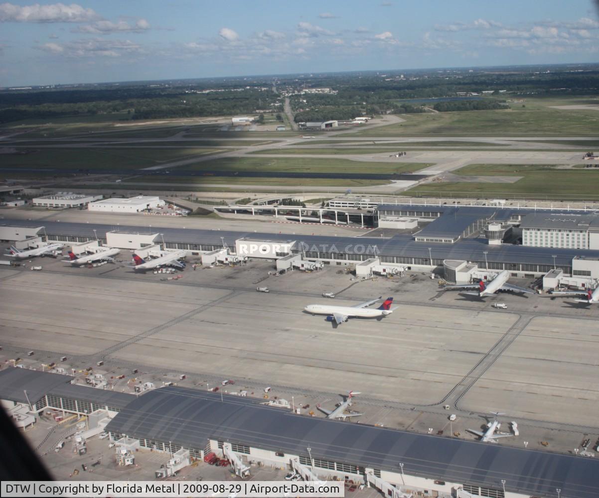 Detroit Metropolitan Wayne County Airport (DTW) - McNamara Terminal