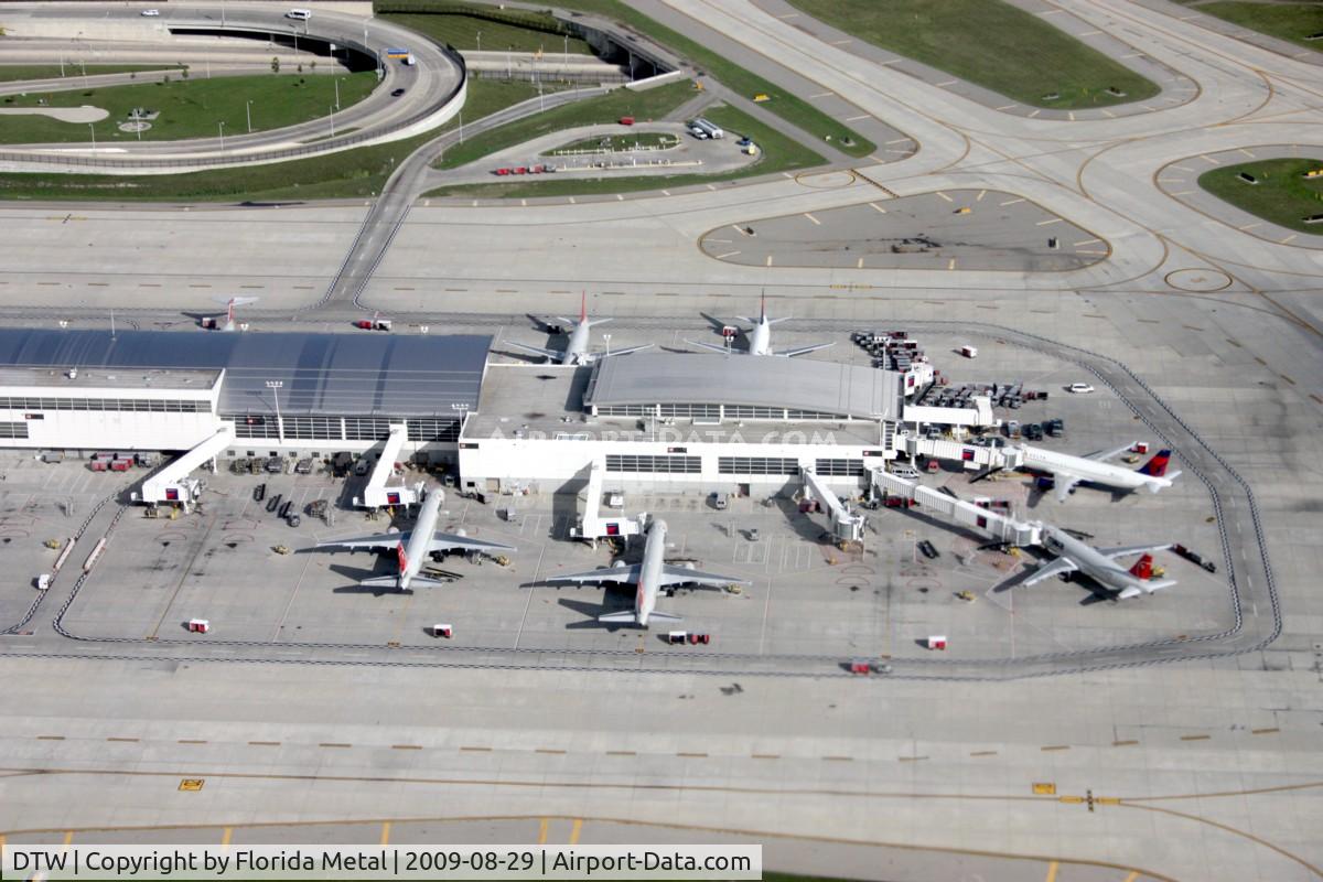 Detroit Metropolitan Wayne County Airport (DTW) - McNamara Terminal