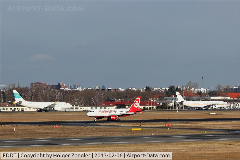 Tegel International Airport (closing in 2011), Berlin Germany (EDDT) - Inbound traffic on rwy 26R and a crowd of aircrafts on governmental part of TXL.....