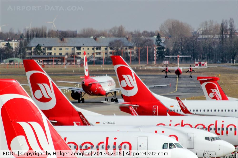 Tegel International Airport (closing in 2011), Berlin Germany (EDDT) - Apron at terminal C can be pretty crowded in the morning and at afternoon..... 
