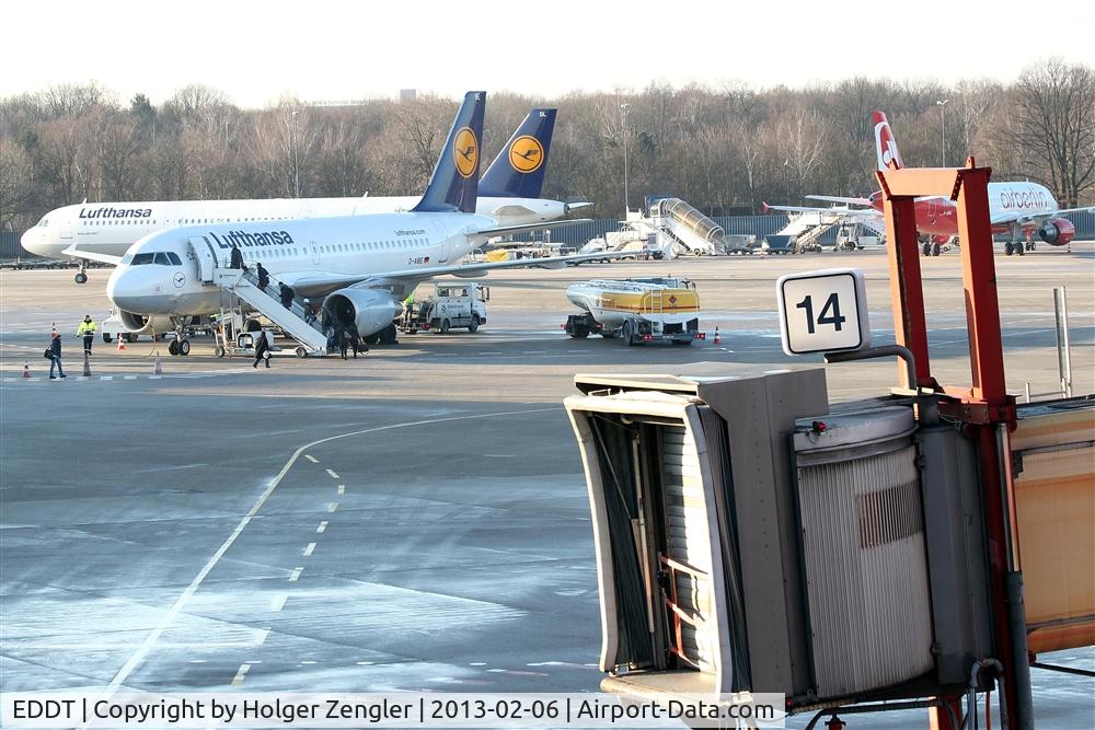 Tegel International Airport (closing in 2011), Berlin Germany (EDDT) - First pic I´ve taken on this beautiful spotter day at TXL....