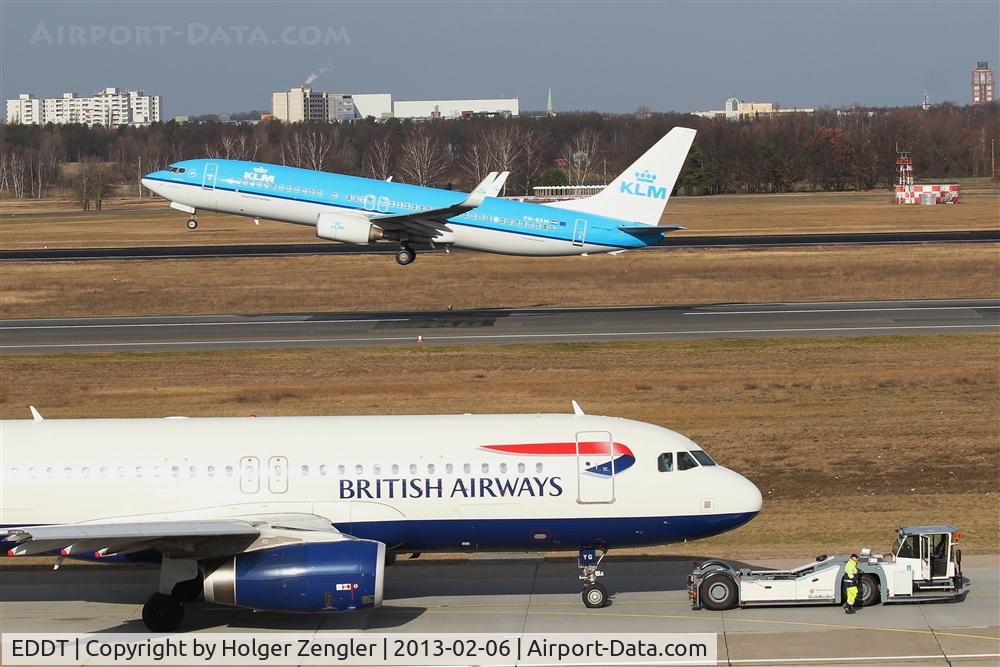 Tegel International Airport (closing in 2011), Berlin Germany (EDDT) - Coming and going in front of visitor´s terrace....