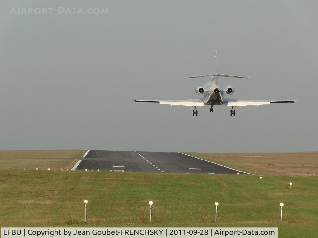 Angoulême Airport, Brie Champniers Airport France (LFBU) - landing