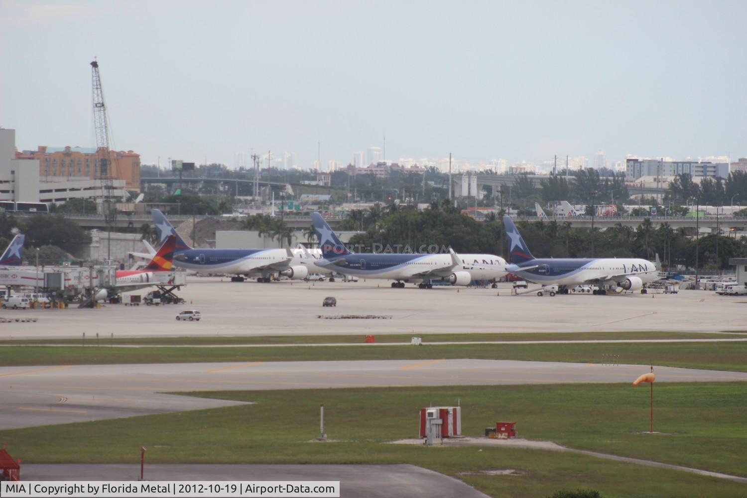 Miami International Airport (MIA) - LAN line up
