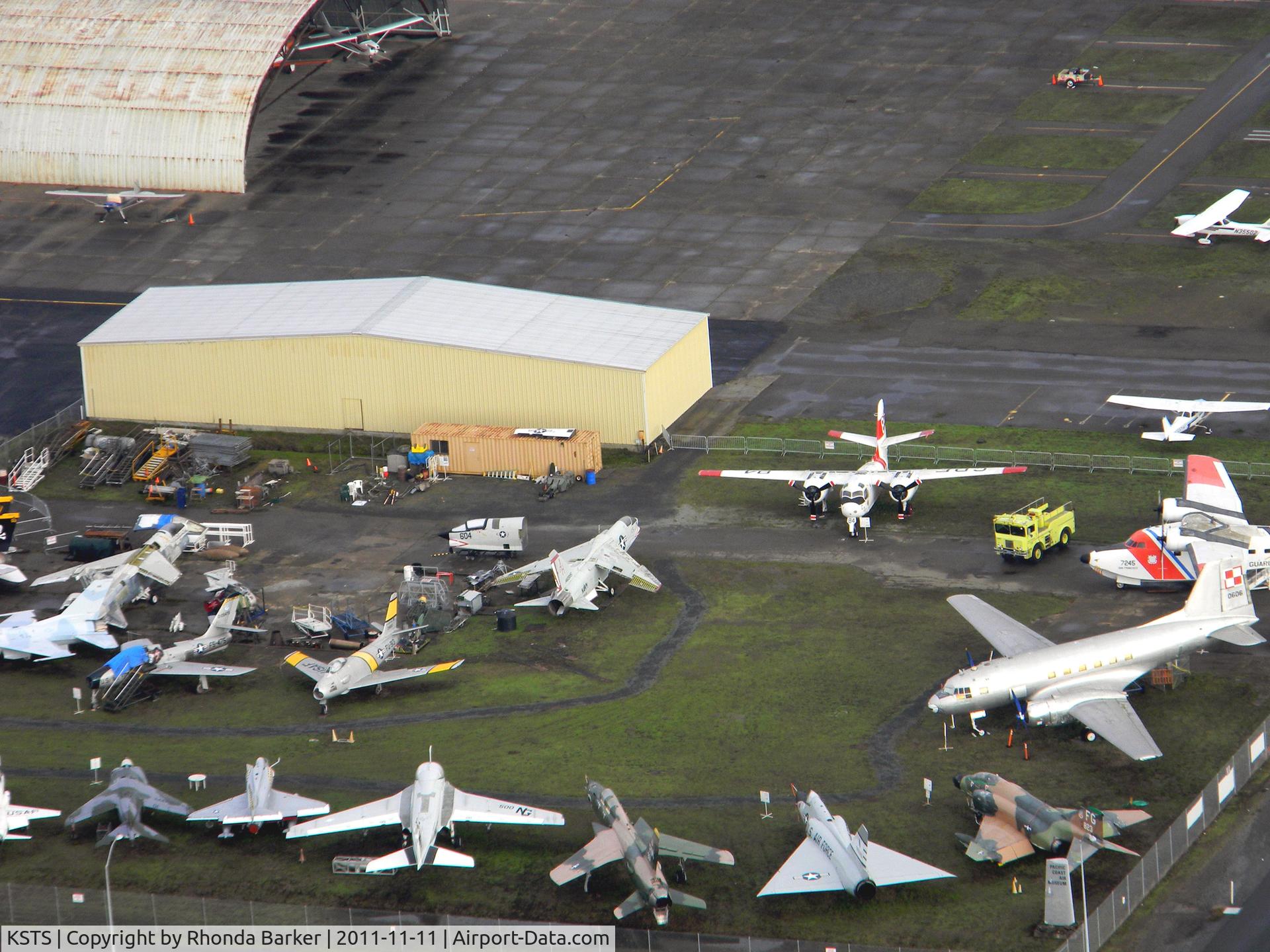 Charles M. Schulz - Sonoma County Airport (STS) - Flight line at 