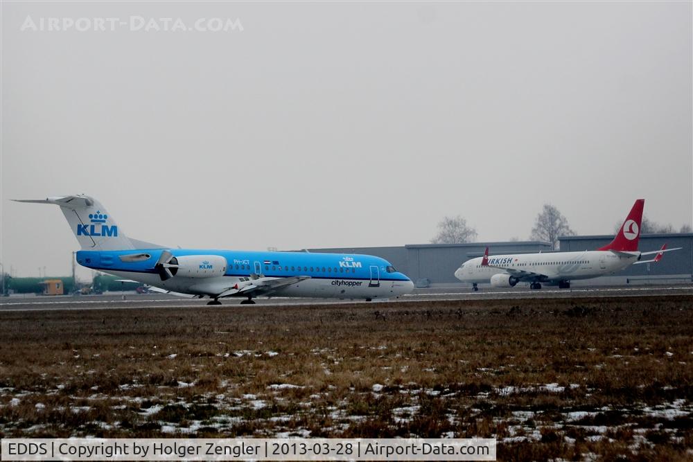 Stuttgart Echterdingen Airport, Stuttgart Germany (EDDS) - A kind of rush hour at the end of rwy 07....