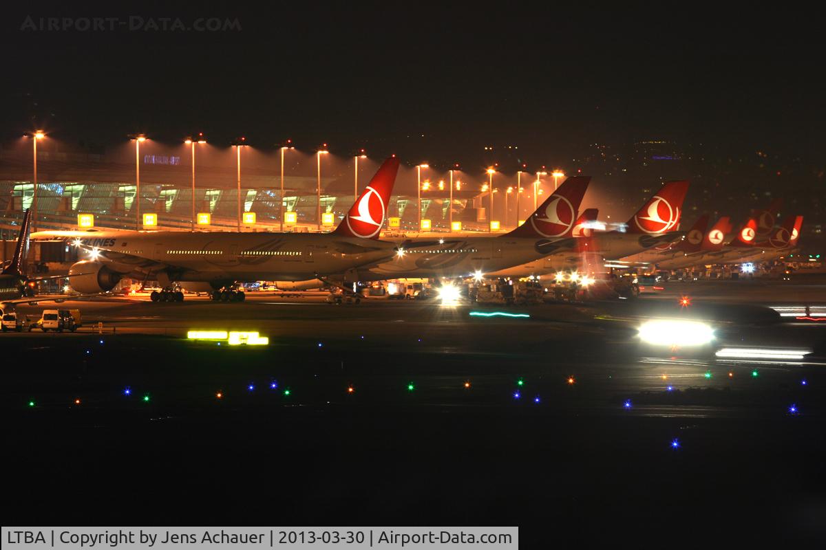 Istanbul Atatürk International Airport, Istanbul Turkey (LTBA) - Night view