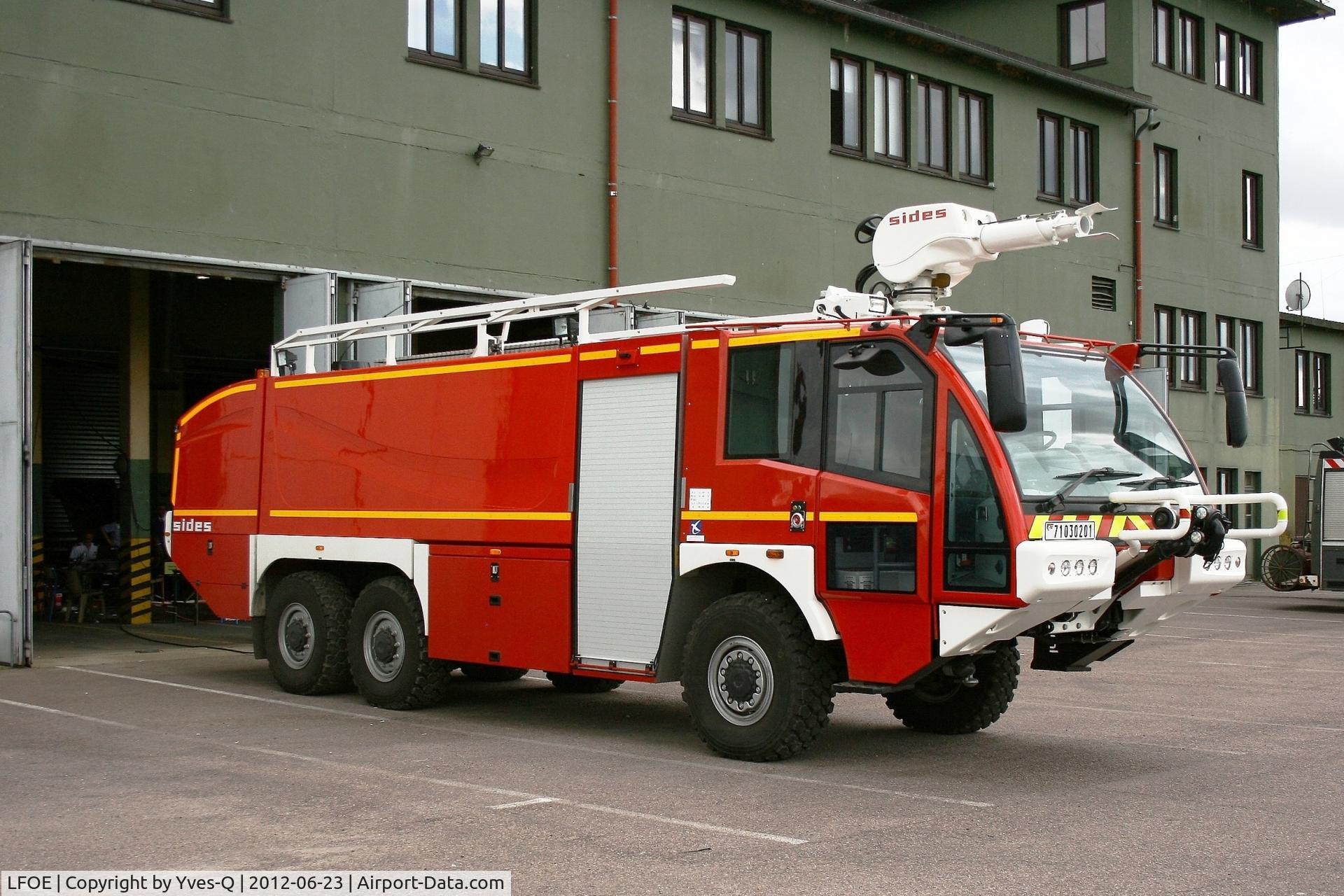 Evreux Fauville Airport, Evreux France (LFOE) - Fire Truck, Evreux-Fauville Air Base (LFOE)