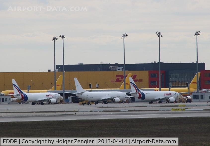 Leipzig/Halle Airport, Leipzig/Halle Germany (EDDP) - No hands on deck at apron 4.....