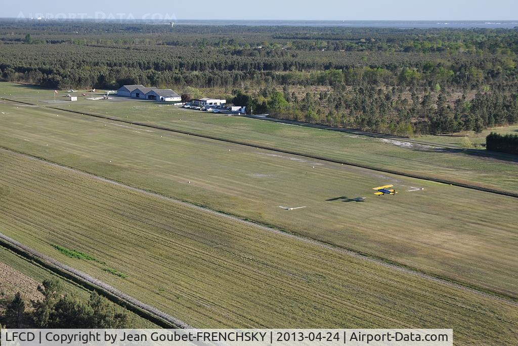 Andernos-les-Bains Airport, Andernos-les-Bains France (LFCD) - Stearman F-HAME landing