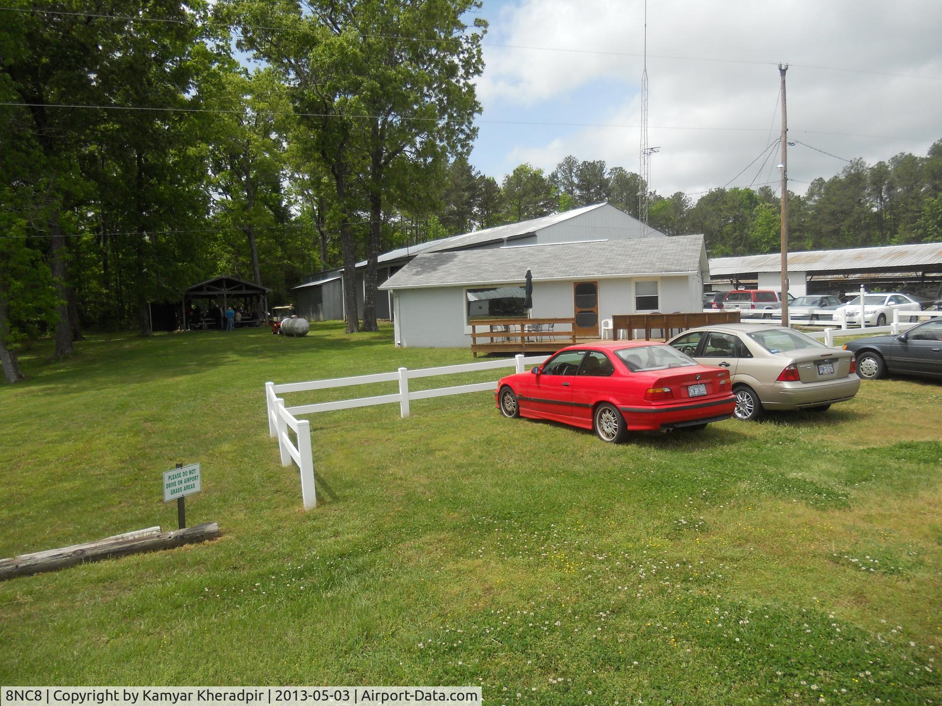 Lake Ridge Aero Park Airport (8NC8) - Airport meeting building in the middle.