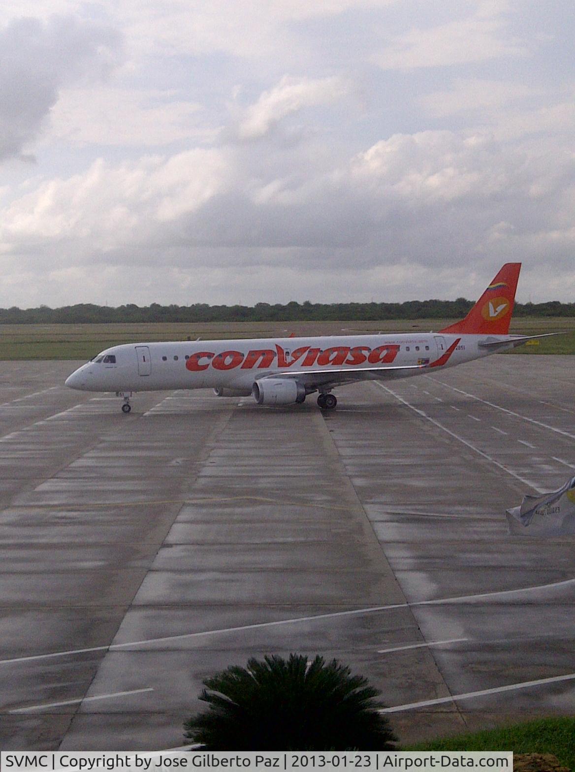 La Chinita International Airport, Maracaibo, Zulia Venezuela (SVMC) - Conviasa Embraer E-190
