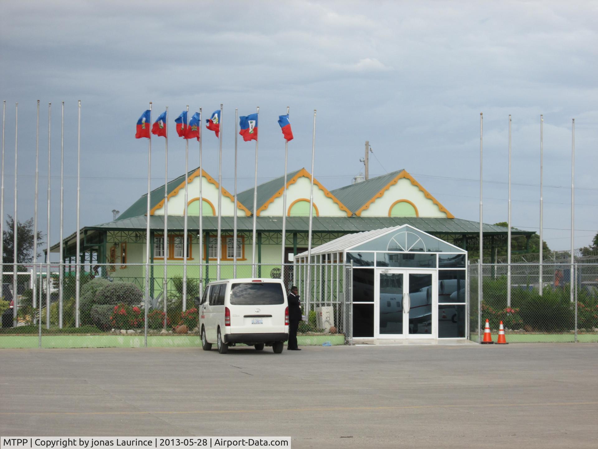Port-au-Prince International Airport (Toussaint Louverture Int'l), Port-au-Prince Haiti (MTPP) - Le Salon Diplomatique à l'Aéroport International Toussaint Louverture de Port-au-Prince