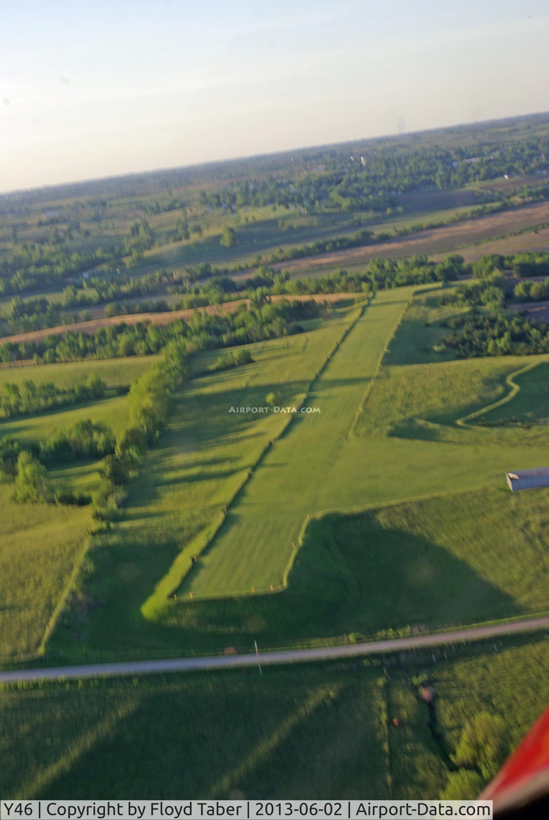Bedford Municipal Airport (Y46) - High Final for 36