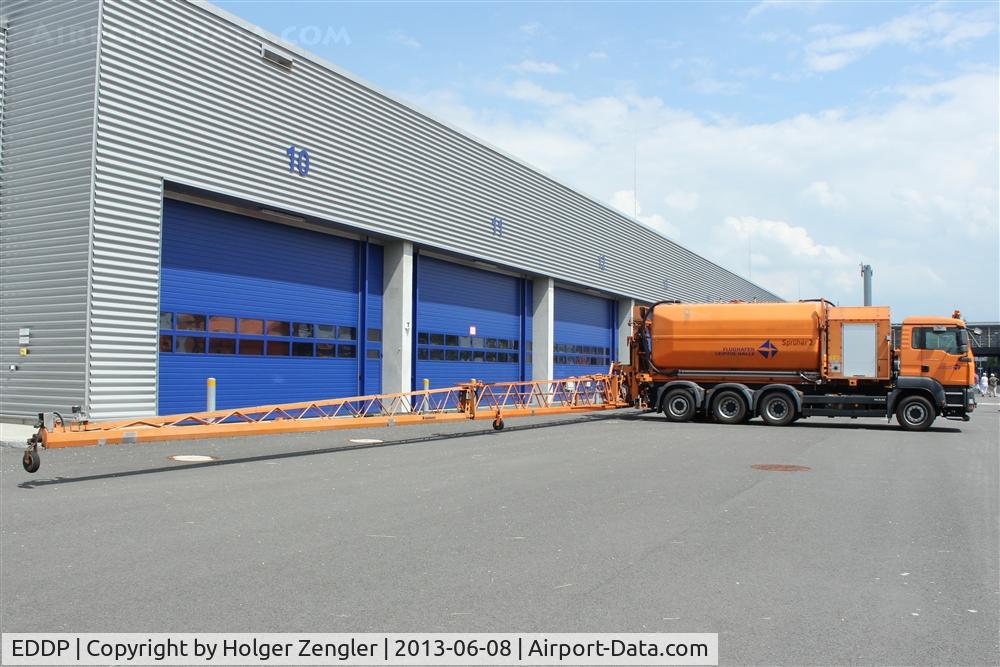 Leipzig/Halle Airport, Leipzig/Halle Germany (EDDP) - What the truck wears on both sides is an area deicing unit with a width of 40 meters at all. 