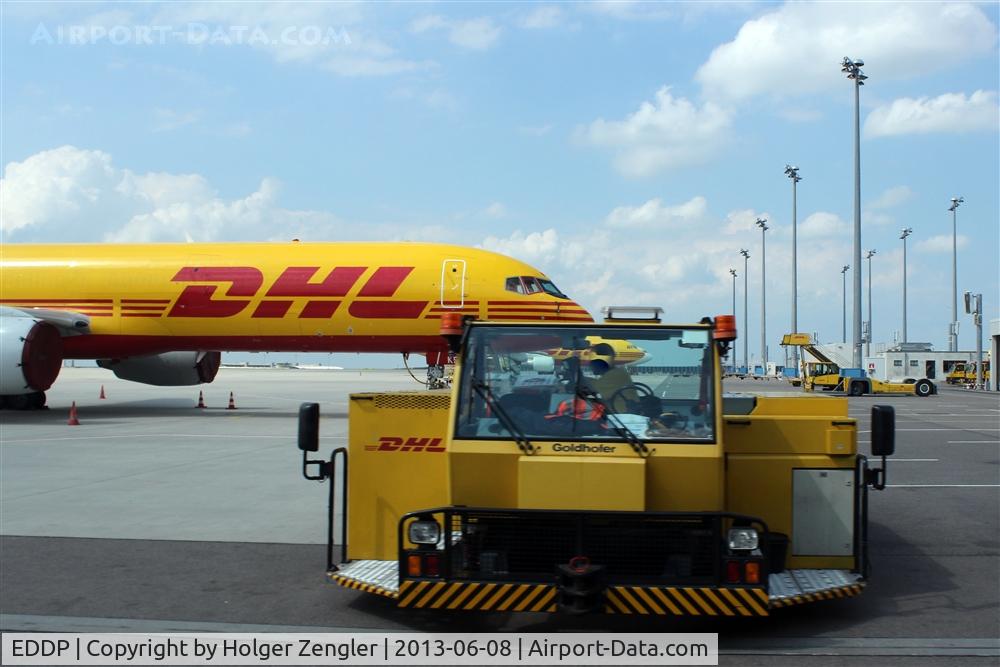 Leipzig/Halle Airport, Leipzig/Halle Germany (EDDP) - Pusher in stand by function.....