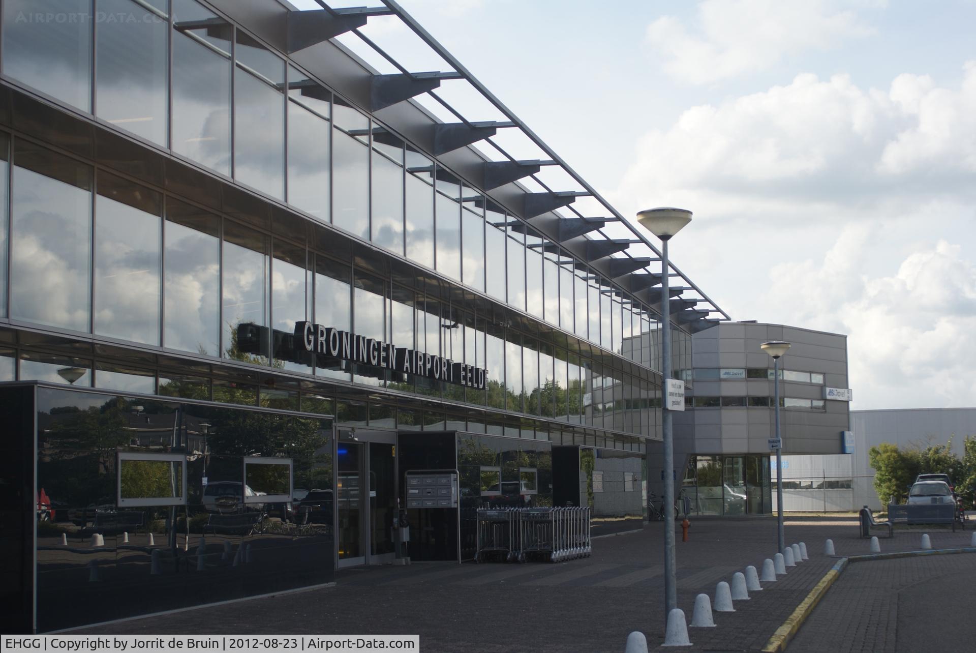 Groningen Airport Eelde, Eelde Netherlands (EHGG) - The terminal of Eelde airport, since its renewing in the early 00's. 