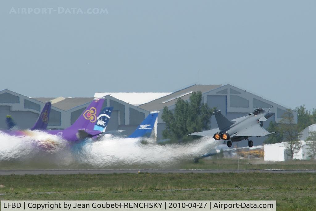 Bordeaux Airport, Merignac Airport France (LFBD) - take off 05 RAFALE