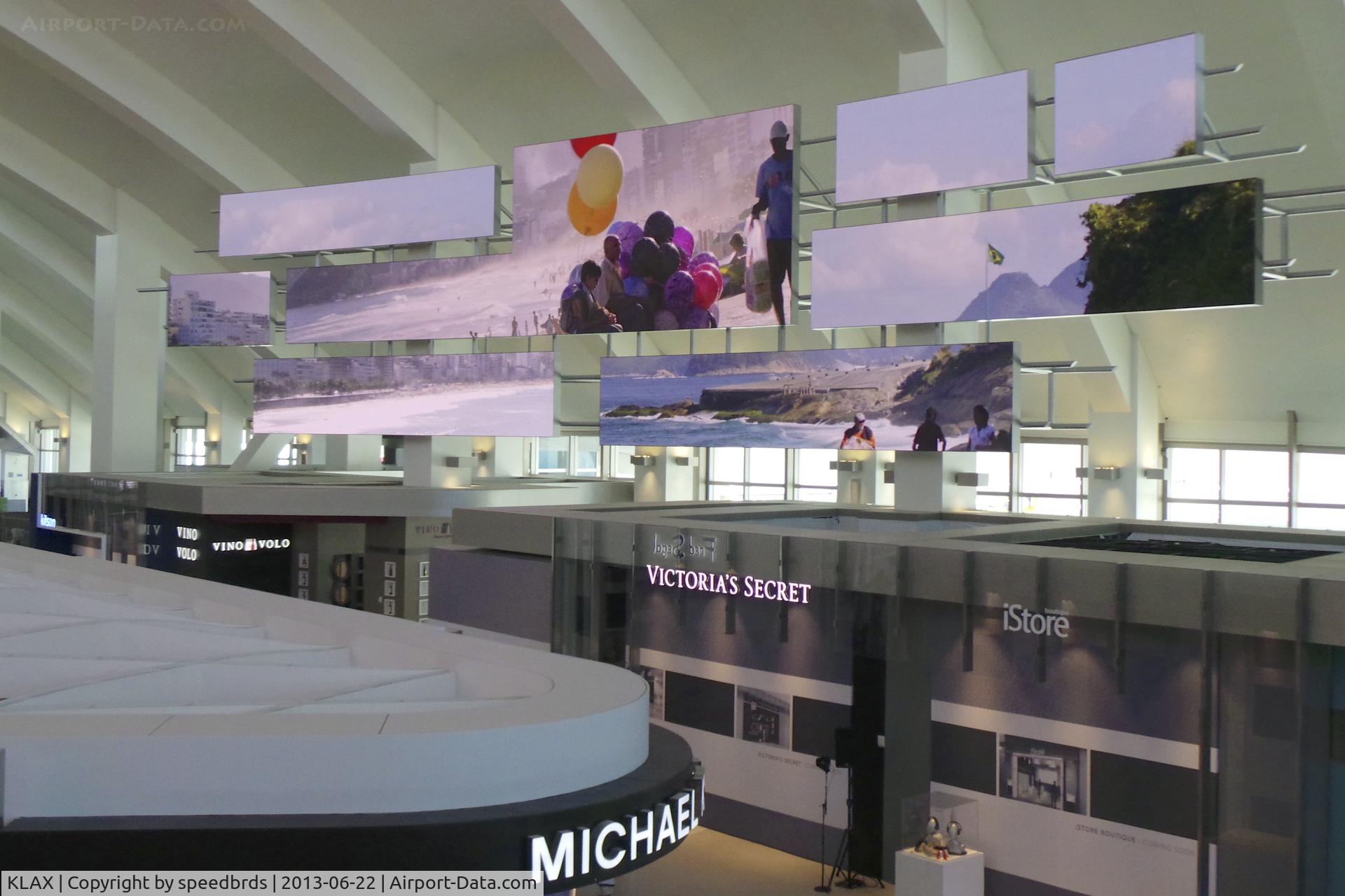 Los Angeles International Airport (LAX) - View of the Great Hall inside the new Tom Bradley International Terminal taken on 
